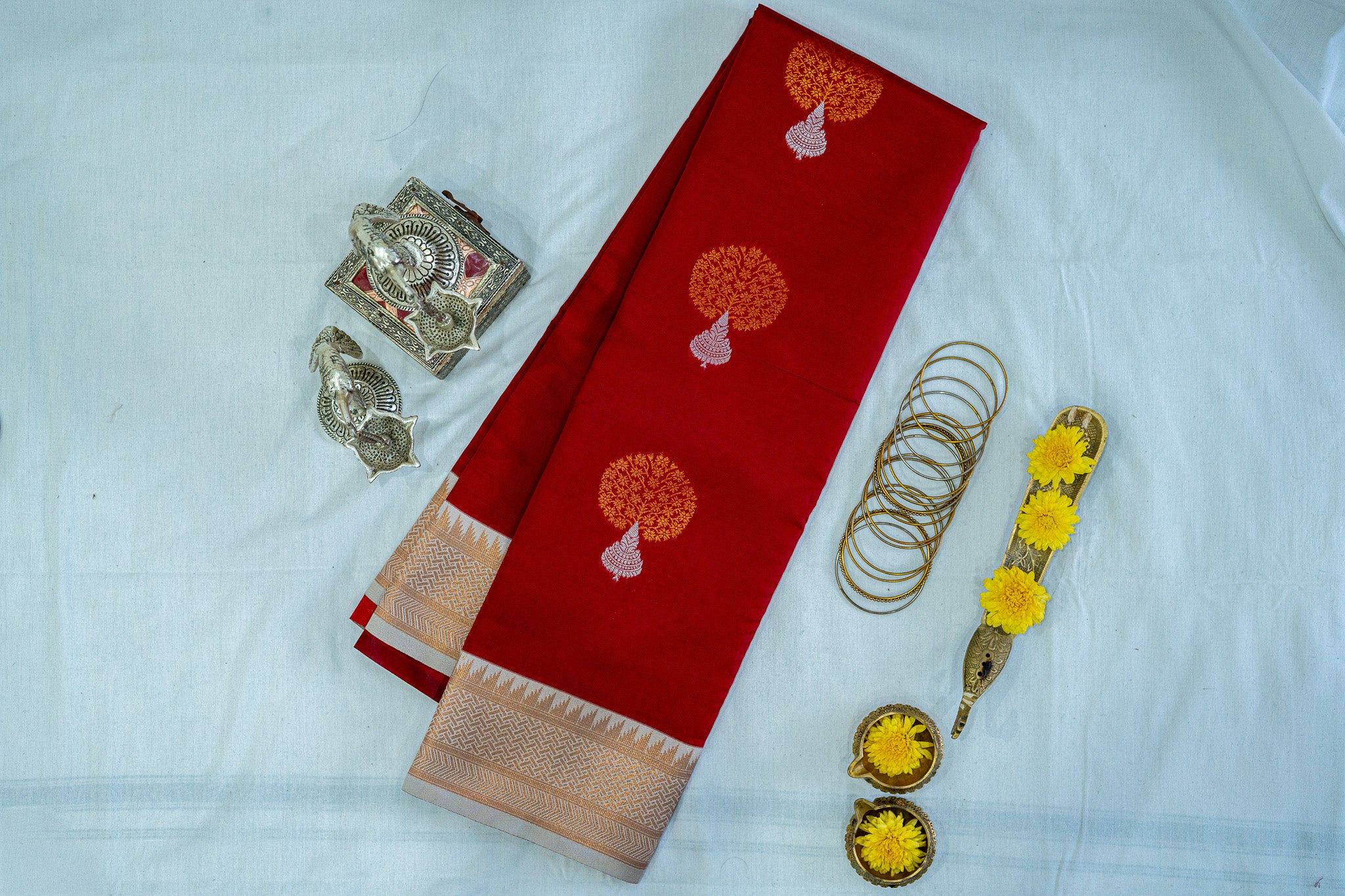 NAVILU Ayodya Kota Silk – Red with Cream Copper Zari