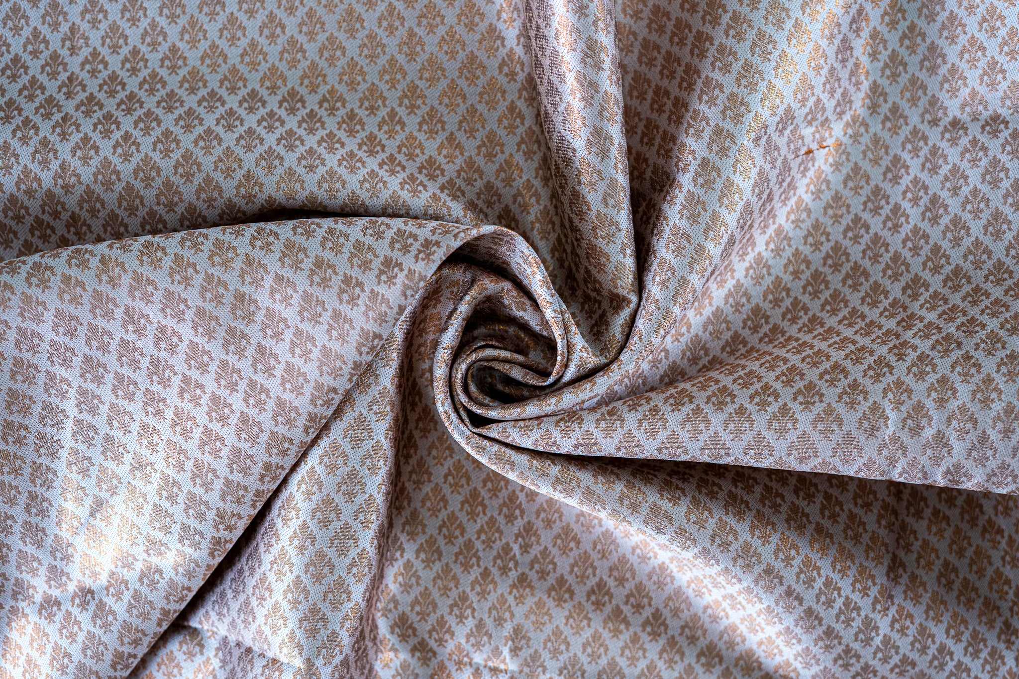 SUMA Ayodya Kota Silk – Red with White Copper Zari