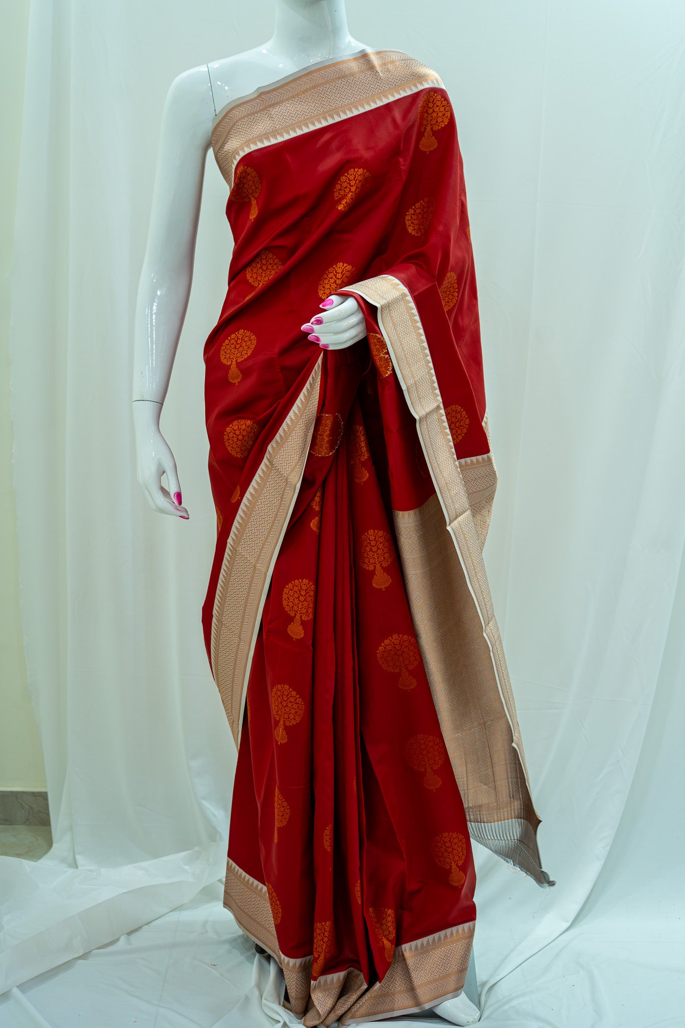 NAVILU Ayodya Kota Silk – Red with Cream Copper Zari