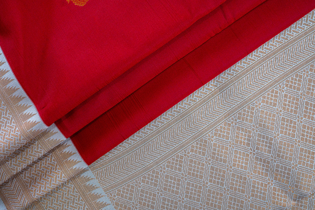 NAVILU Ayodya Kota Silk – Red with Cream Copper Zari