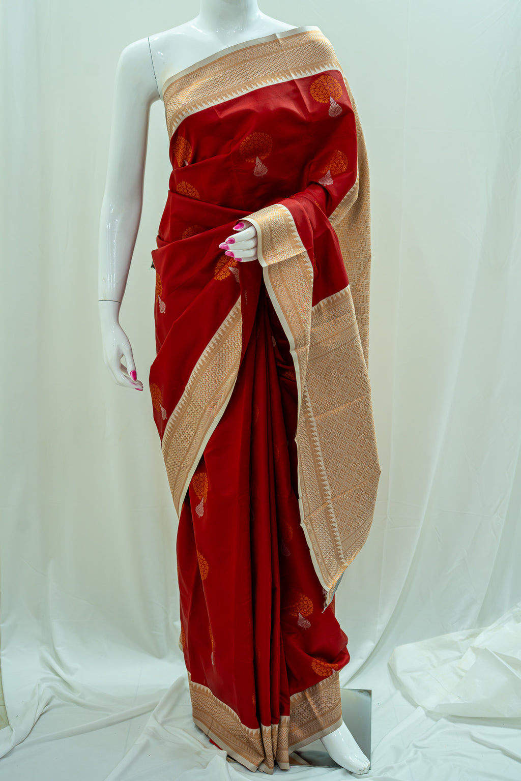 NAVILU Ayodya Kota Silk – Red with Cream Copper Zari